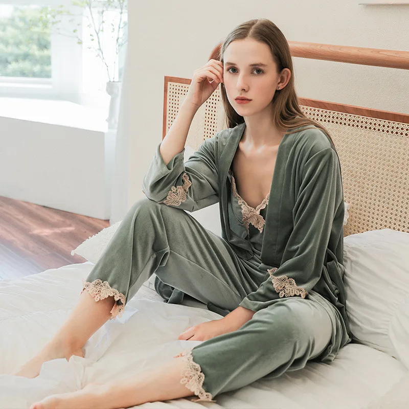 

Sexy 3 Pieces Soft Autumn Winter Women Pajamas Sets Gold Velvet Sleepwear With Robe Female Leisure Nightwear Suit