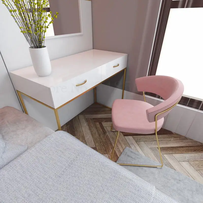 Сетка Красный комод стул ins спальня макияж принцесса девушка сердце светильник