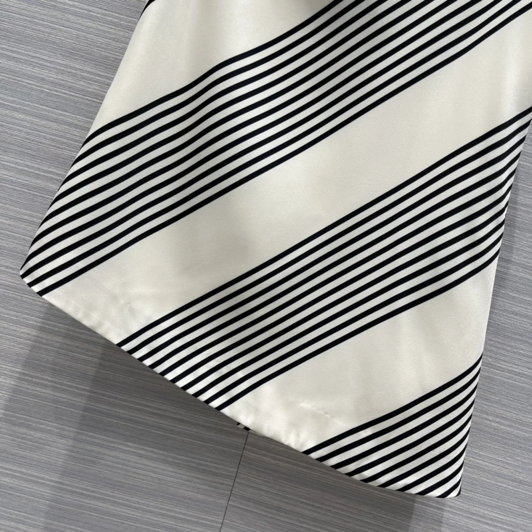 

2021 new women fashion sleeveless sexy casual back metal chain stripe print vest top 0327