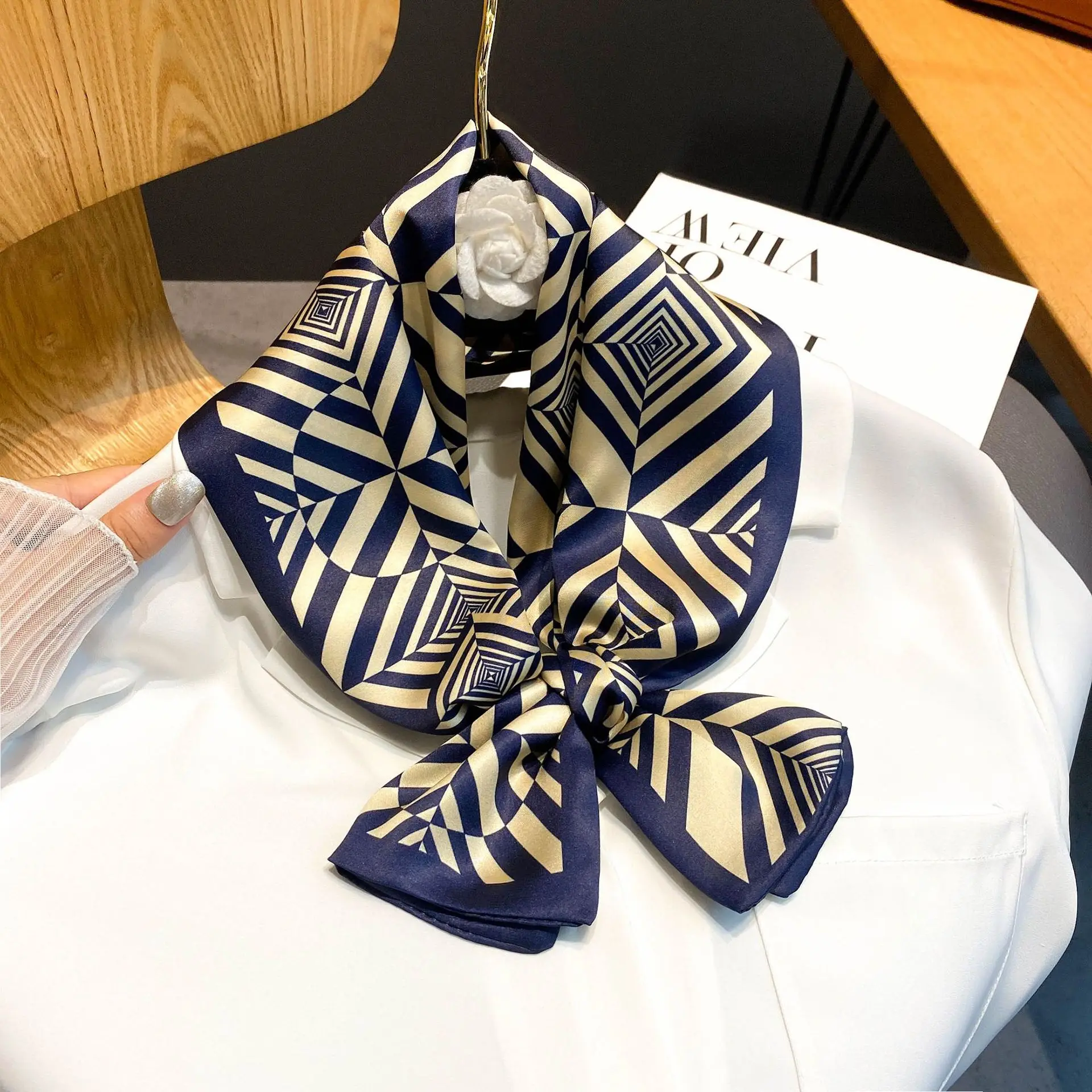 

Брендовый шелковый шарф, Женский атласный шейный бандаж для волос, мягкий шейный платок, хиджаб, женский платок, шарфы с принтом, Женская шал...