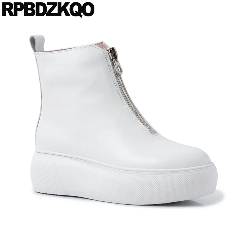 Женские ботинки на танкетке белые ботильоны платформе с круглым носком молнии