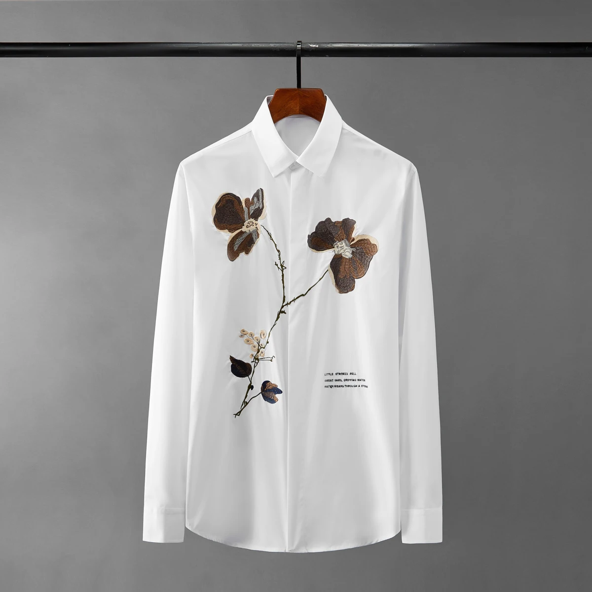 

Мужская хлопковая рубашка с длинным рукавом и цветочной вышивкой