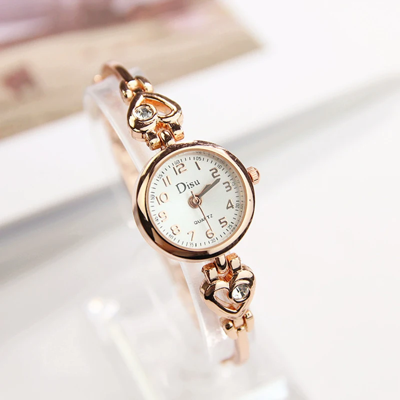 Часы женские компактные Простые Модные Серебристые кварцевые с цепочкой