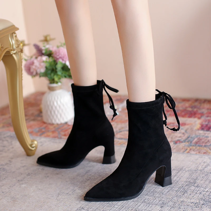 

Модные эластичные ботильоны для женщин на высоком массивном каблуке с острым носком черные эластичные зимние плюшевые повседневные женски...