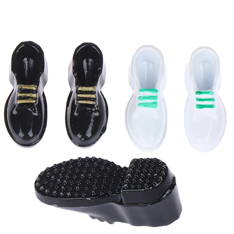 

1/12 Doll House Miniature Accessories Mini Metal Leather Shoes Simulation Model Toys for Doll House Decoration