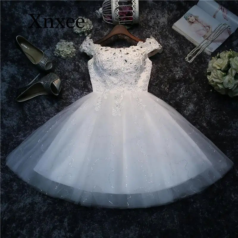 

Короткое свадебное платье на шнуровке, красно-белое