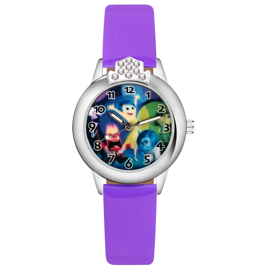 С героями мультфильмов с изображением милого монстра украшением в виде