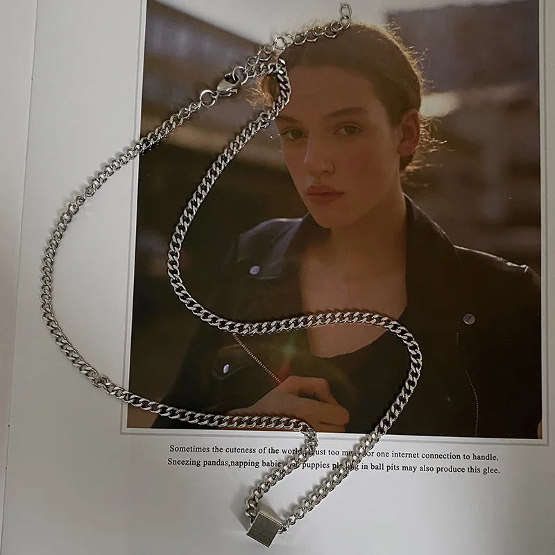 

Простое Ожерелье из Красной сетки, квадратная цепочка из титановой стали в стиле хип-хоп, подчеркивающая индивидуальность ключиц