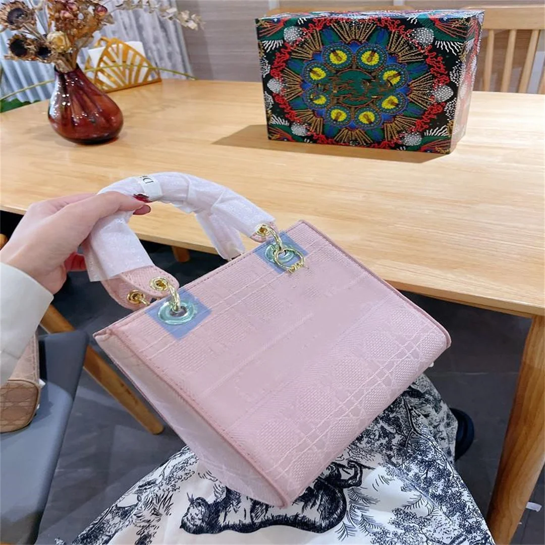 

Bag Product Rhombus Printing Dark Pattern All-match Texture One-shoulder Messenger Portable Chain Handbag Fashion Small Square
