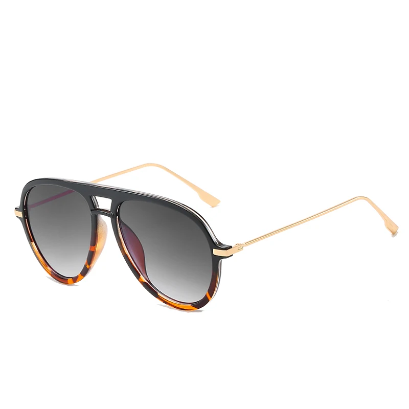 Солнцезащитные очки с градиентом для мужчин и женщин UV 400 классические модные в