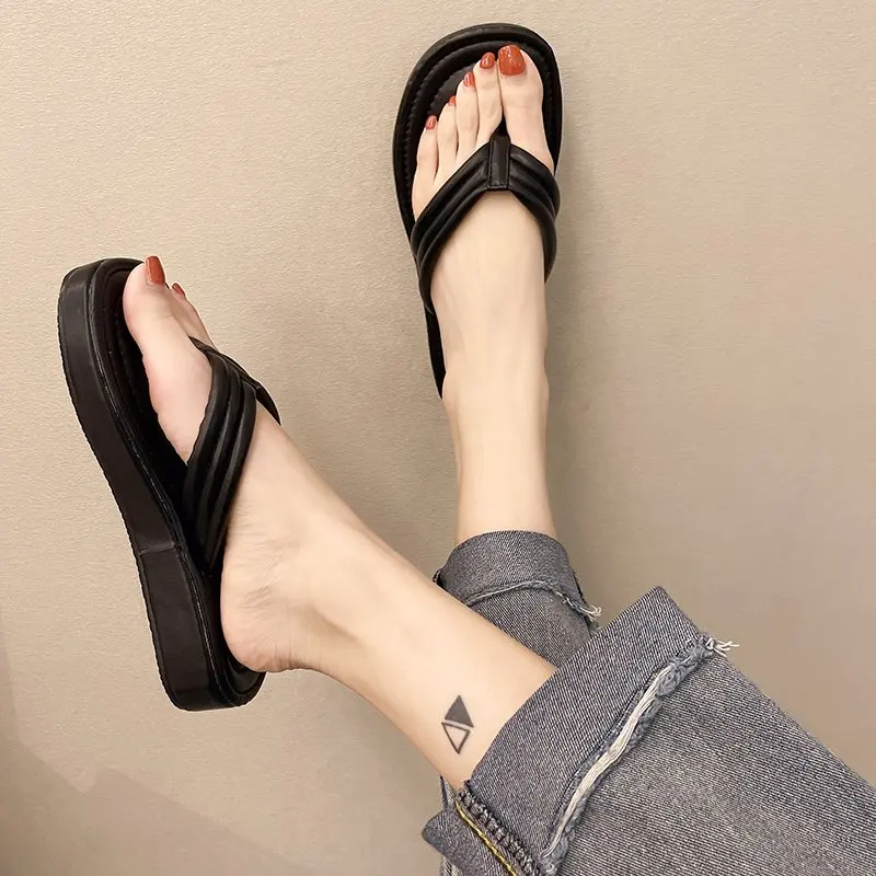 

Shoes Women Slippers For Swimming Pool Slides Pantofle Platform Fashion Rubber Flip Flops Soft Beach 2021 Luxury Hawaiian Flat