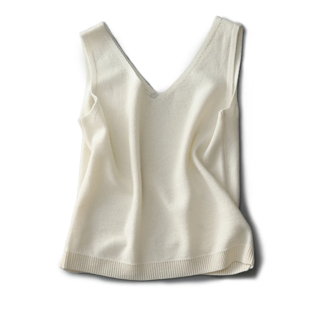 

Wool and cashmere proportioned with glitter sequins and V-neck knitted vest