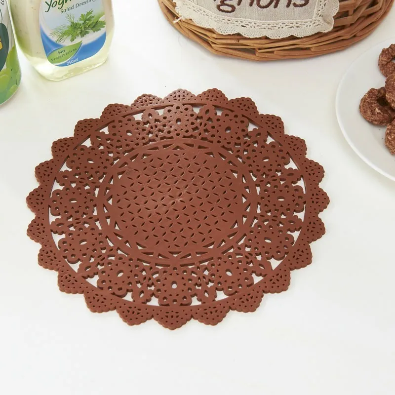 Горячий подстаканник конфетного цвета ажурная кружевная силиконовая подставка