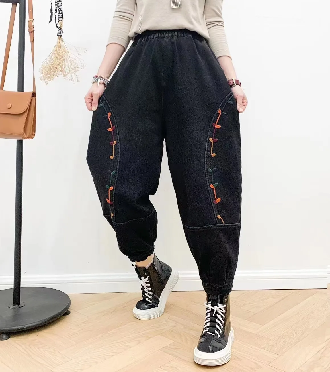 

110705 Women Harem Jeans Casual Thicken Fleece Artsy Elastic Waist Vintage Baggy Personality Embroidery Denim Trousers Female