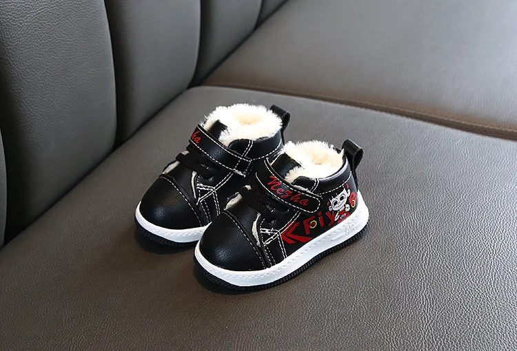 Теплая фланелевая детская обувь для маленьких девочек; зимняя повседневная обувь для мальчиков на мягкой подошве с рисунком; нескользящая обувь для первых шагов; обувь для новорожденных