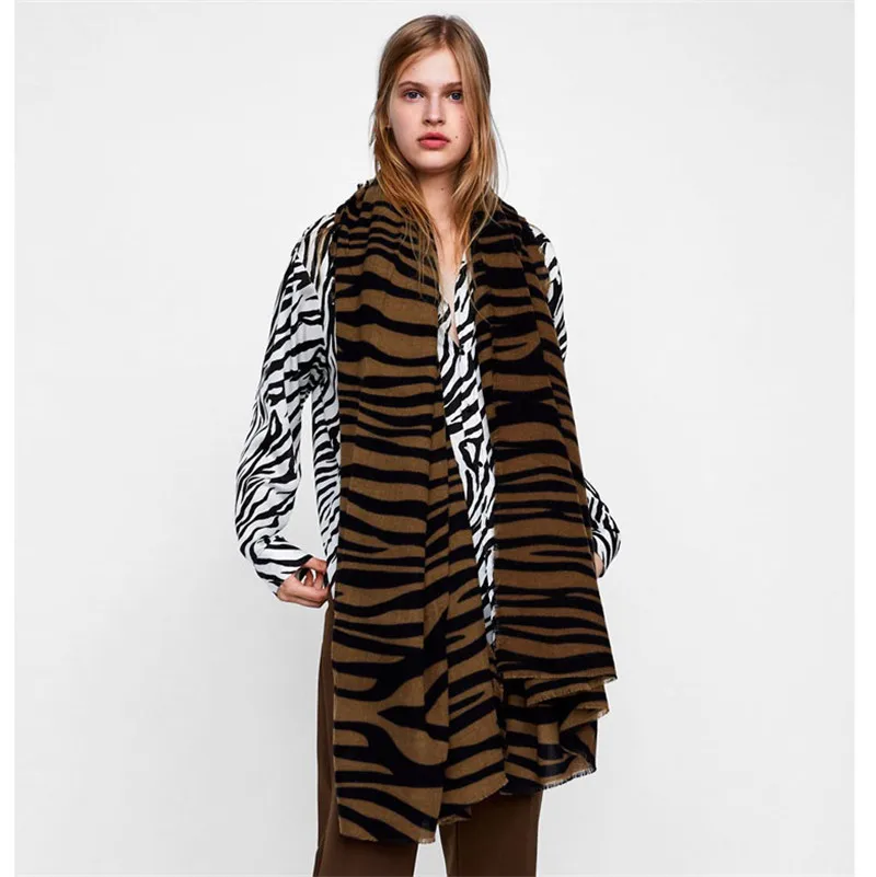 

New Women's Scarf of Z Families in Europe in Winter of 2019,Cashmere-like warm shawl scarf printed with stripes of female coffee