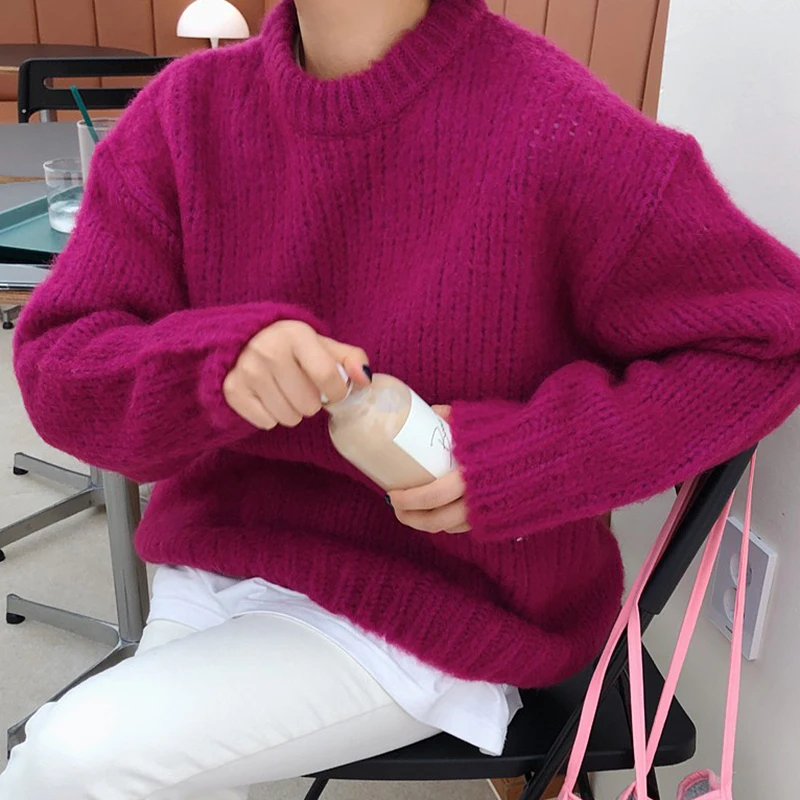 

Свитер женский трикотажный свободного покроя с круглым вырезом и длинным рукавом