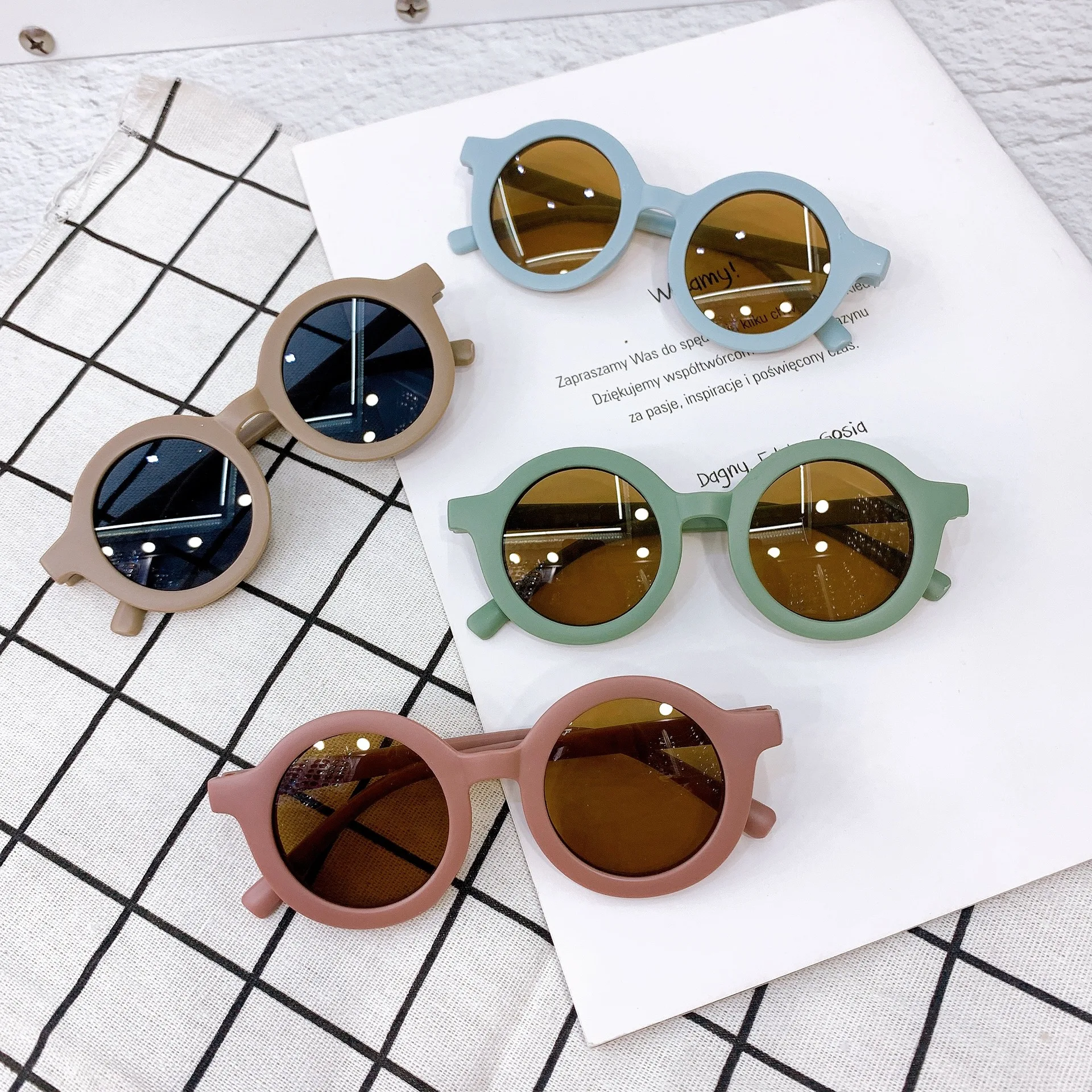 

MADELINY Boy Girl Cute Fashion Round Sunglasses Children Vintage Sun Glasses UV Protection Classic Kids Eyewear MA432