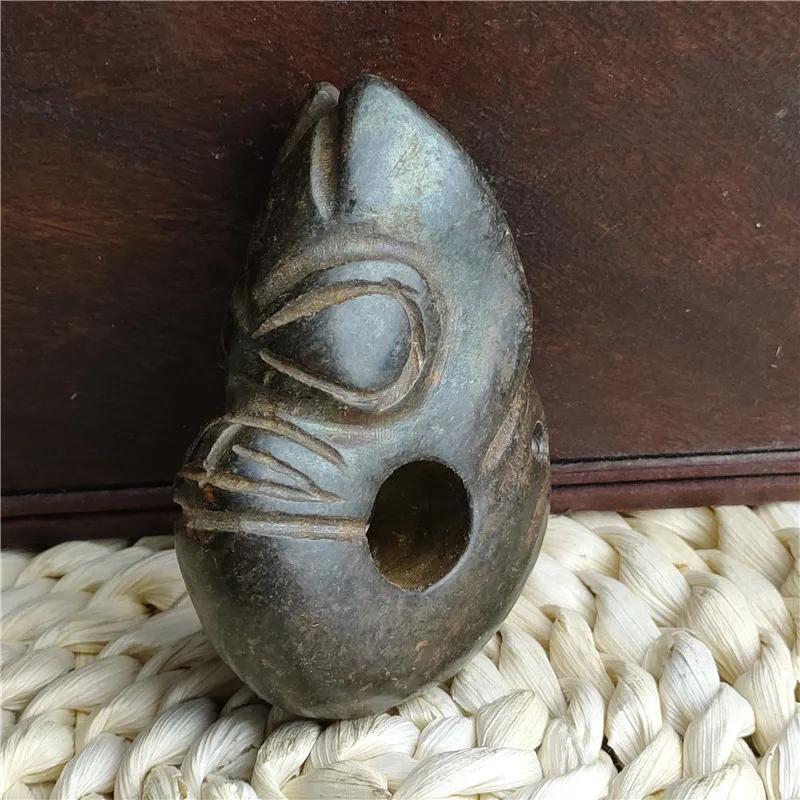 

Large magnetic field black-skinned magnetite iron meteorite Hongshan Jade Pig Dragon pendant handle