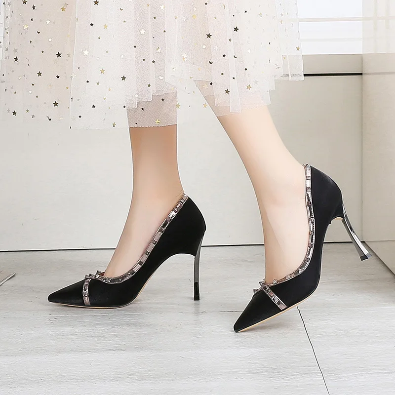 

PUMPS Woman Summer Women's Shoes Fashion Female Pumps Rivet Metal Decoration Pu Leather Women High Heels Sexy Ladies Shoes Pumps