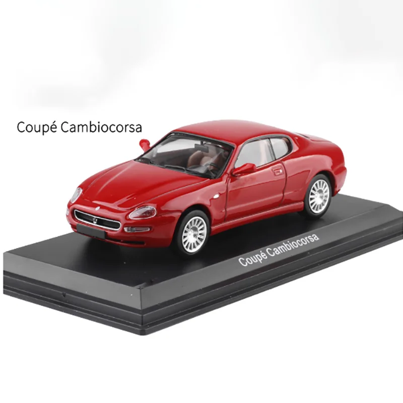 Классическая модель автомобиля из металлического сплава в масштабе 1:43 красная