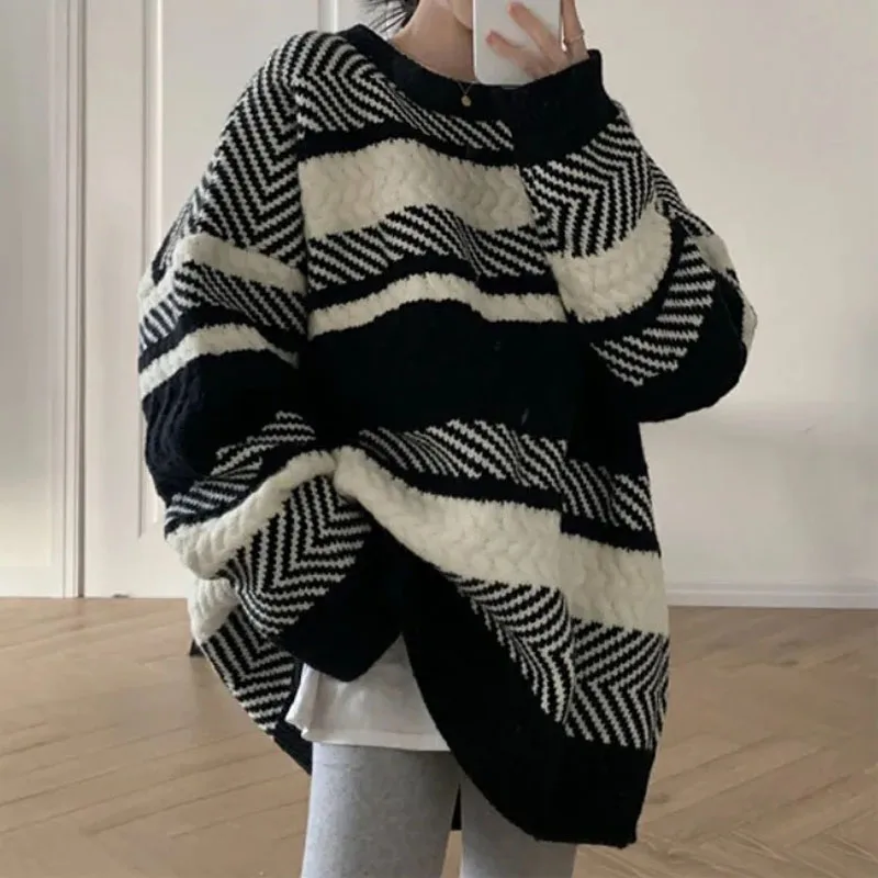 Женский вязаный свитер в полоску с длинным рукавом |