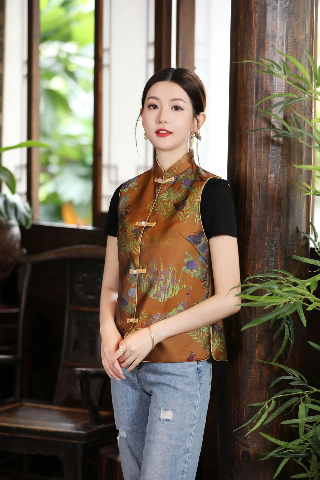 Chinese clothing top mandarin collar embroidery vest for women | Тематическая одежда и униформа