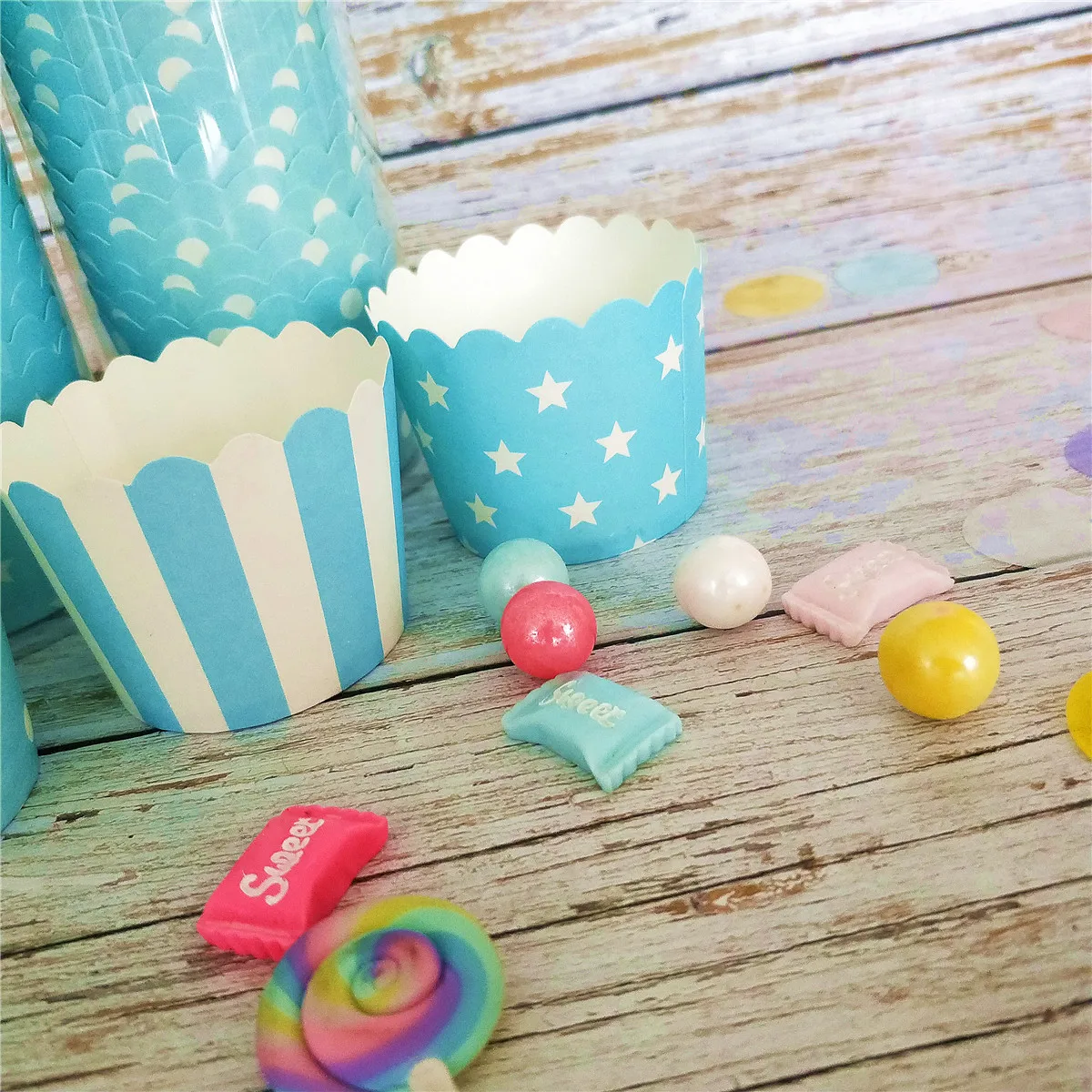 Бумажные стаканчики для кексов с белыми точками на голубом фоне 50 шт. | Дом и сад