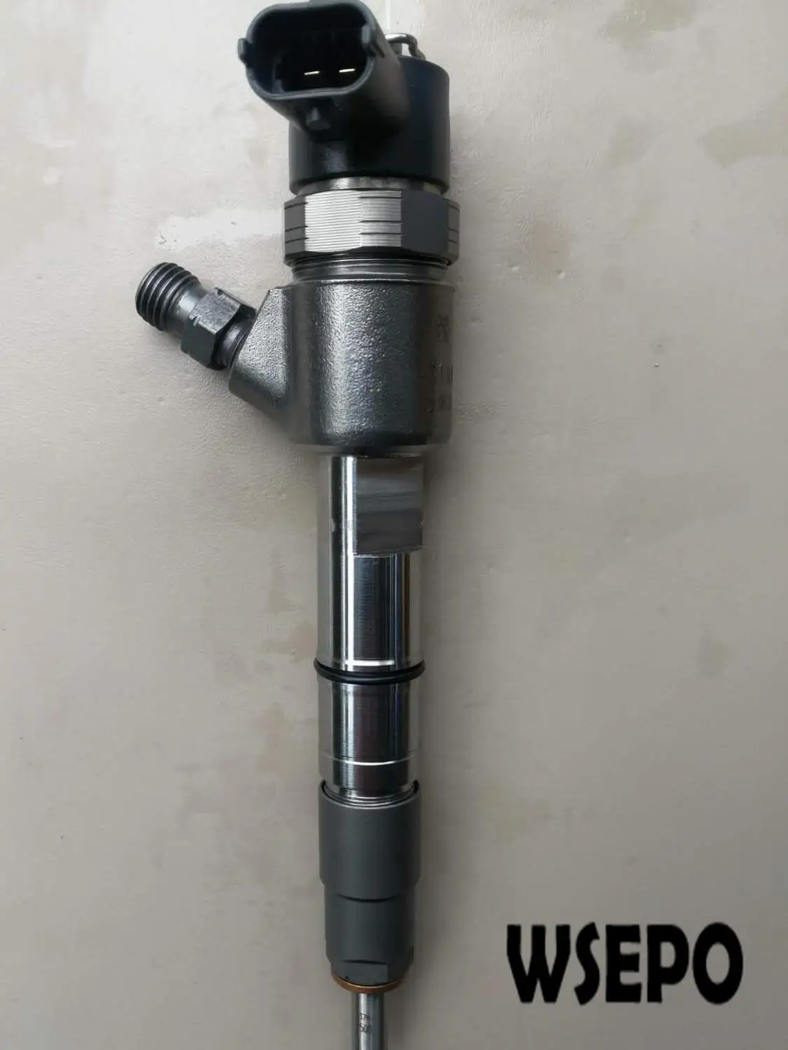 

Высококачественная замена электронного топливного инжектора Common Rail Assy. P/N 0445110710 для многоцилиндрового тяжелого дизельного двигателя