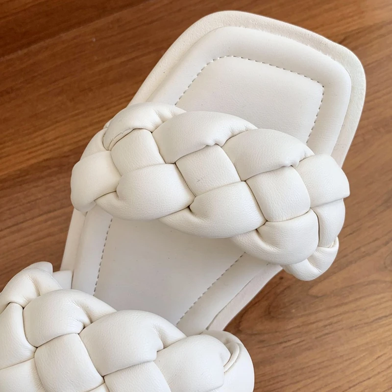 

Outdoor women's slippers New summer 2021 Female student sandals Weaving elements slipper Flat bottom Retro Rome Beach shoes 35