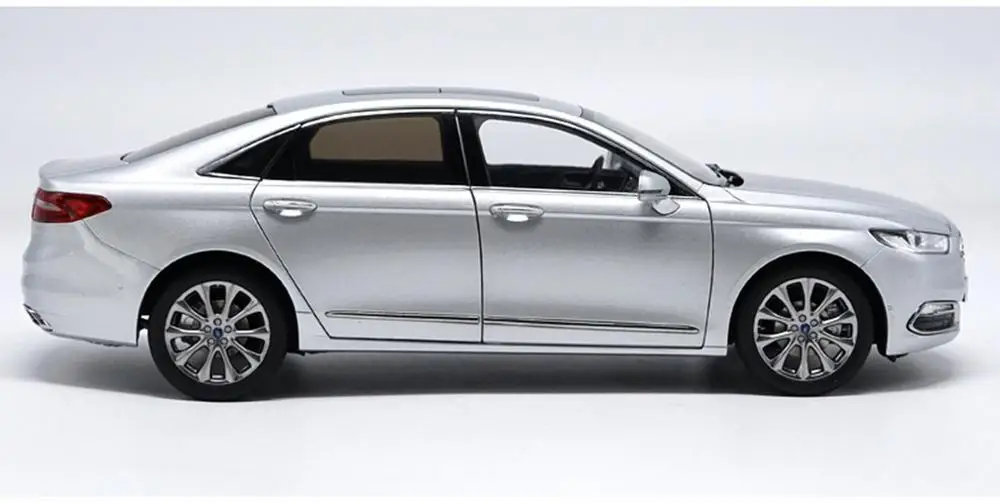 1/18 весы Ford Телец 2015 Серебряный литья под давлением модели автомобиля игрушки