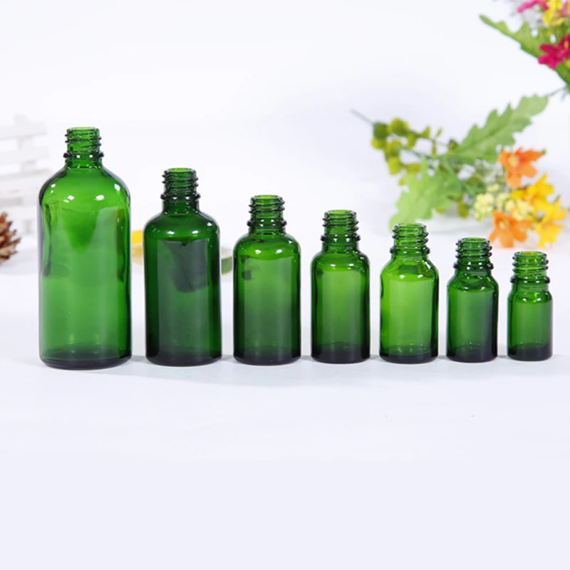 Зеленая стеклянная бутылка с чистым эфирным маслом жидкость реагент эссенция