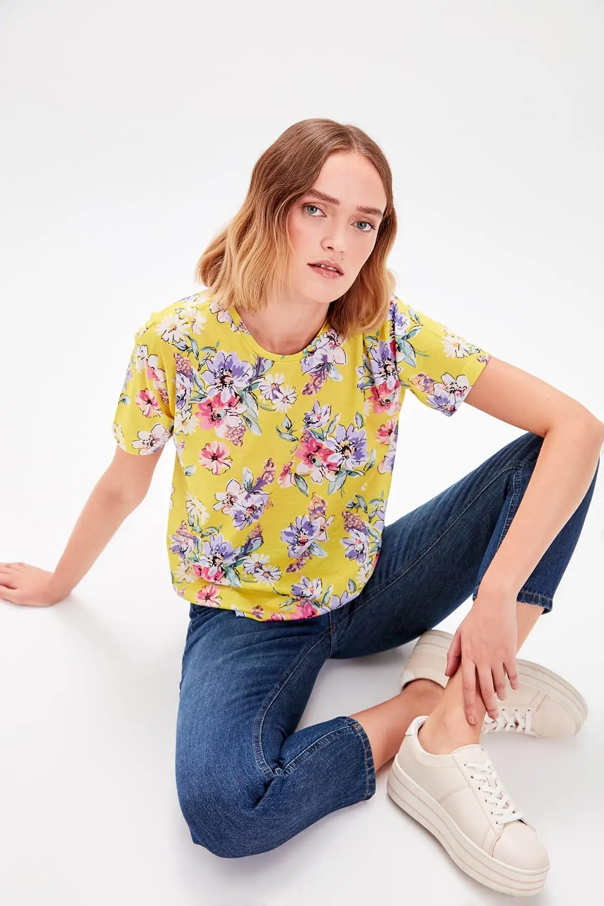 Trendyol желтая трикотажная футболка TWOAW20TS0023 | Женская одежда