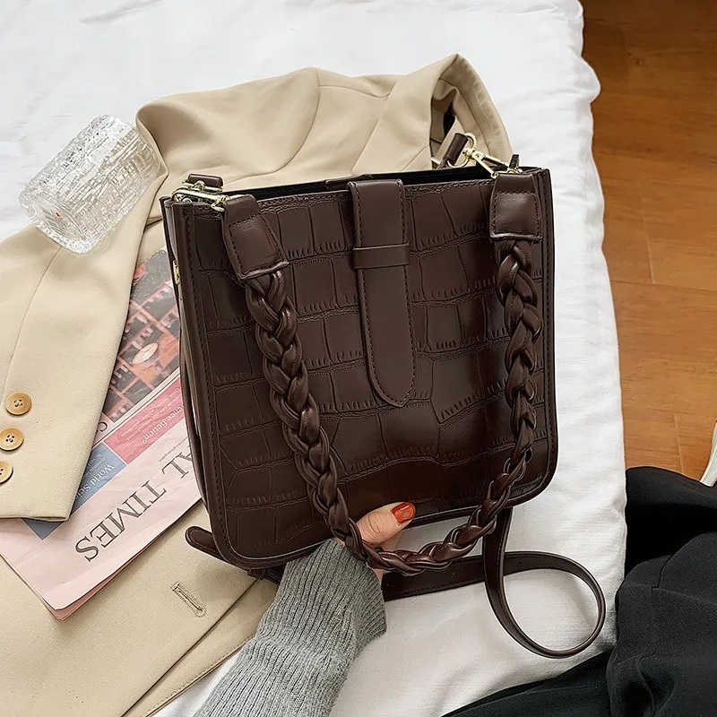 

High-quality Retro Small Bag Female 2021 New Ladies All-match Bucket Bag Net Red Korean Version of The Shoulder Messenger Bag