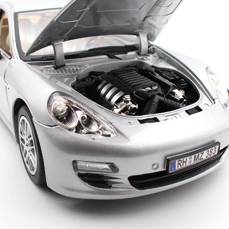 Модель спортивного автомобиля из сплава 1:18 для Porsche Panamera с управлением рулевым