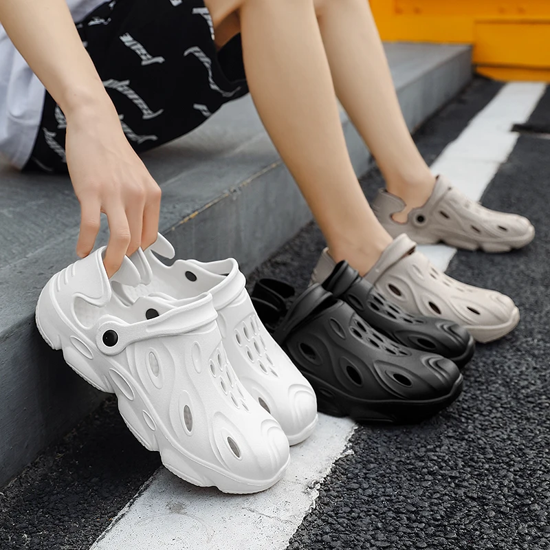 

2021 hot couple non-slip hole shoes slippers beach shoes breathable half toe slippers couple large size sandals