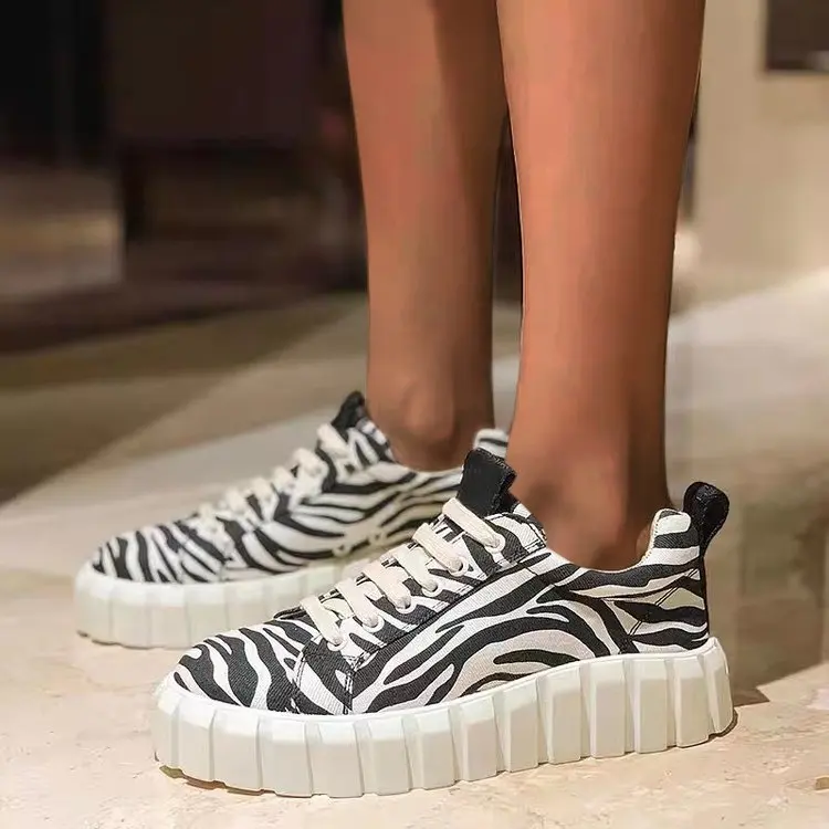 

Women Casual Shoes Fashion 2021 Breathable Walking Flat Shoes Woman Leopard Sneakers Women Tenis Feminino Female Shoes Plus Size