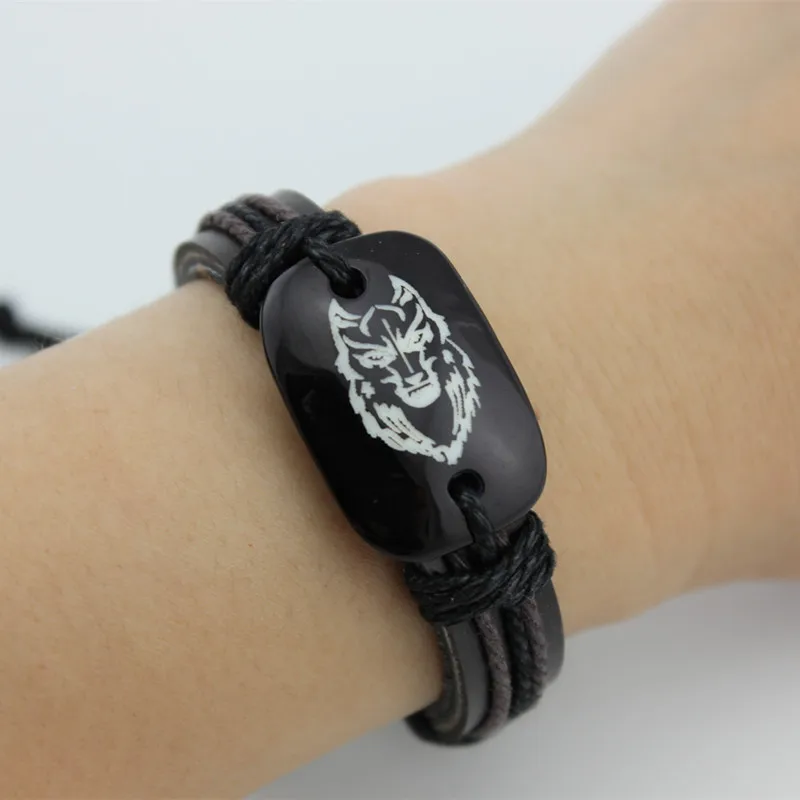 Мужской кожаный браслет с головой волка классический из полимерной кожи резьбой