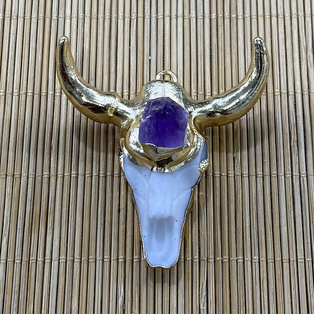 Ожерелье из натуральной смолы кулон инкрустированный красочным кристаллом в