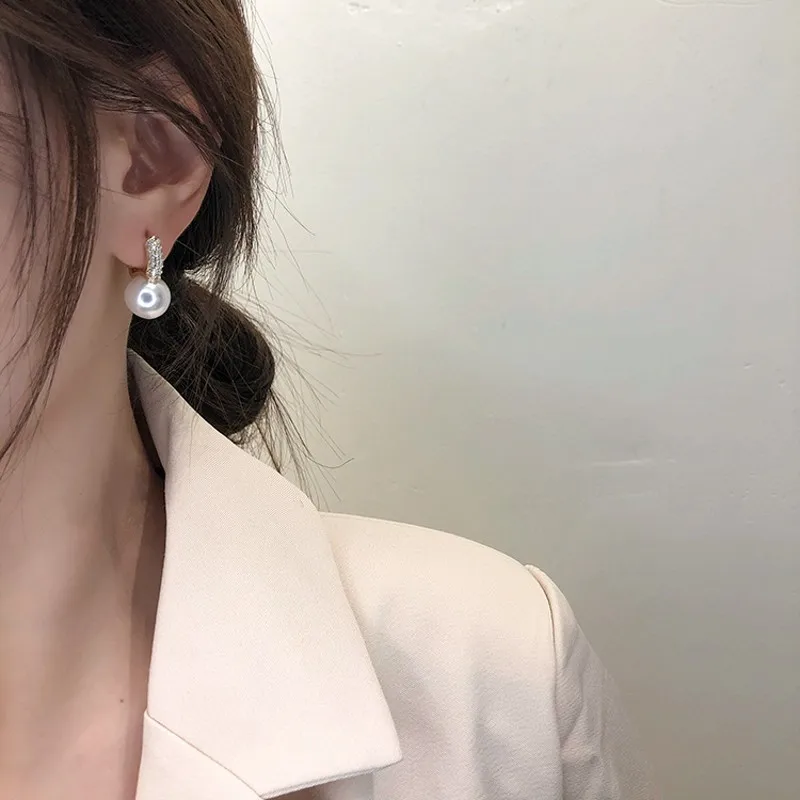 

Japan and South Korea High-end Pearl Earrings, Metal Geometric Copper Alloy Unique Pearl Earrings, Travel Souvenir