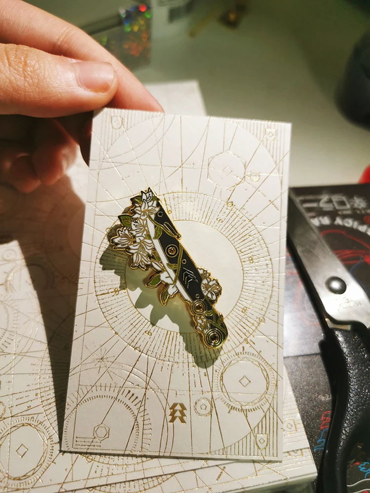 

Game Destiny 2 Cayde-6 Cayde6 Hunter Knife Brooch