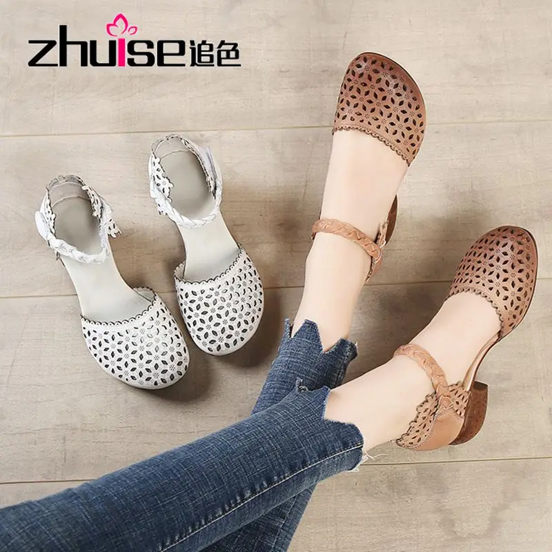 2020 Летние кожаные сандалии для женщин на среднем толстом каблуке с мягкой