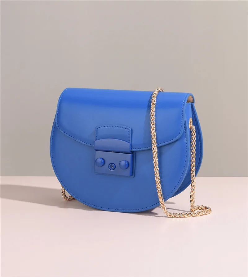 

2020 new star same half moon round piggy bag cow leather with chain shoulder strap lock Single Shoulder Messenger Handbag