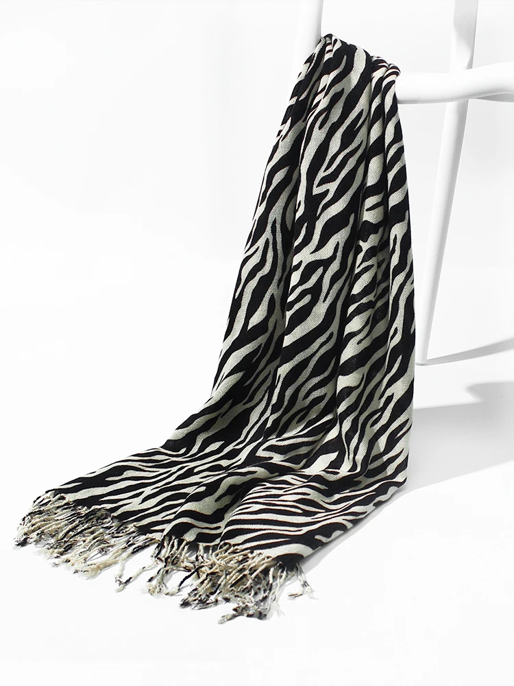 

fashion leopard print scarf in Europe and America female wild yellow shawl long thick scarf in spring and autumn and winter