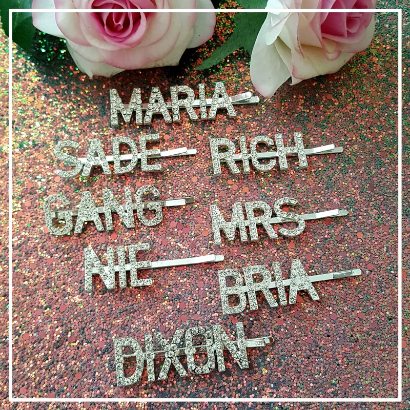 Заколки для волос с буквами на заказ серебристые и золотистые в британском стиле