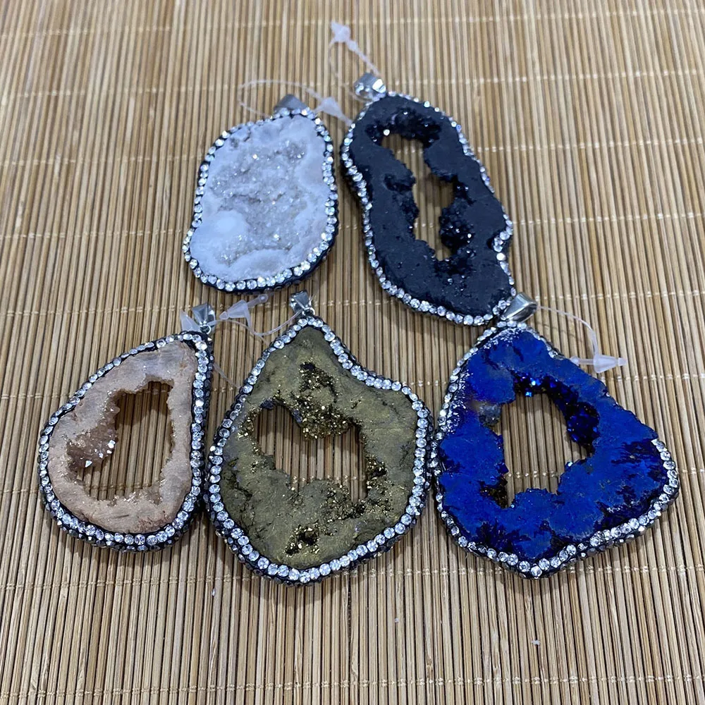 

Brand New 1 Piece of Irregular Natural Stone Pendant Blue Sparkling Ore Yellow Hollow Pendant Suitable for DIY Making Necklaces