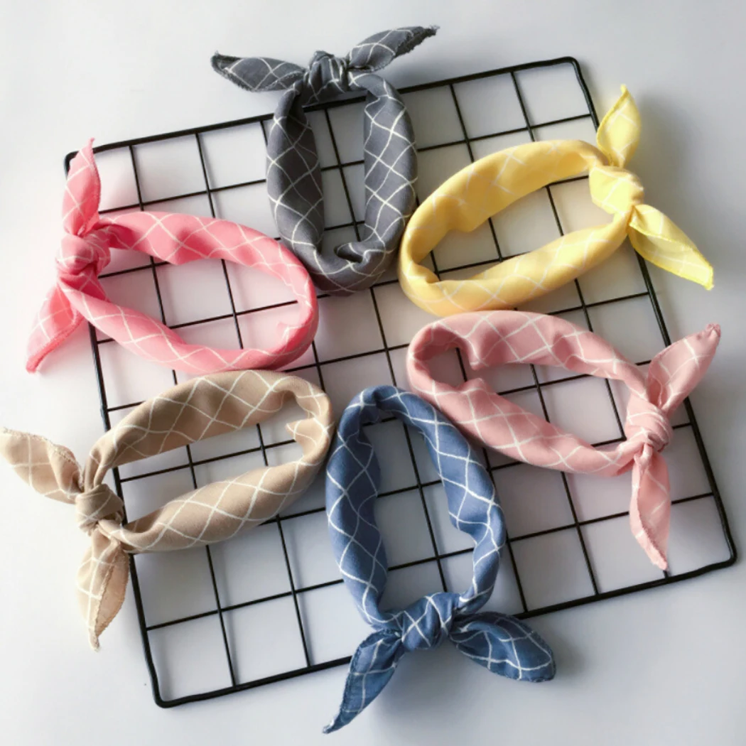 

New Plaid Dots Style Winter Pet Bandanas Cotton Washable Dog Bandanas Scarf Bowties Collar Pet Square Bib For Puppies Kittens
