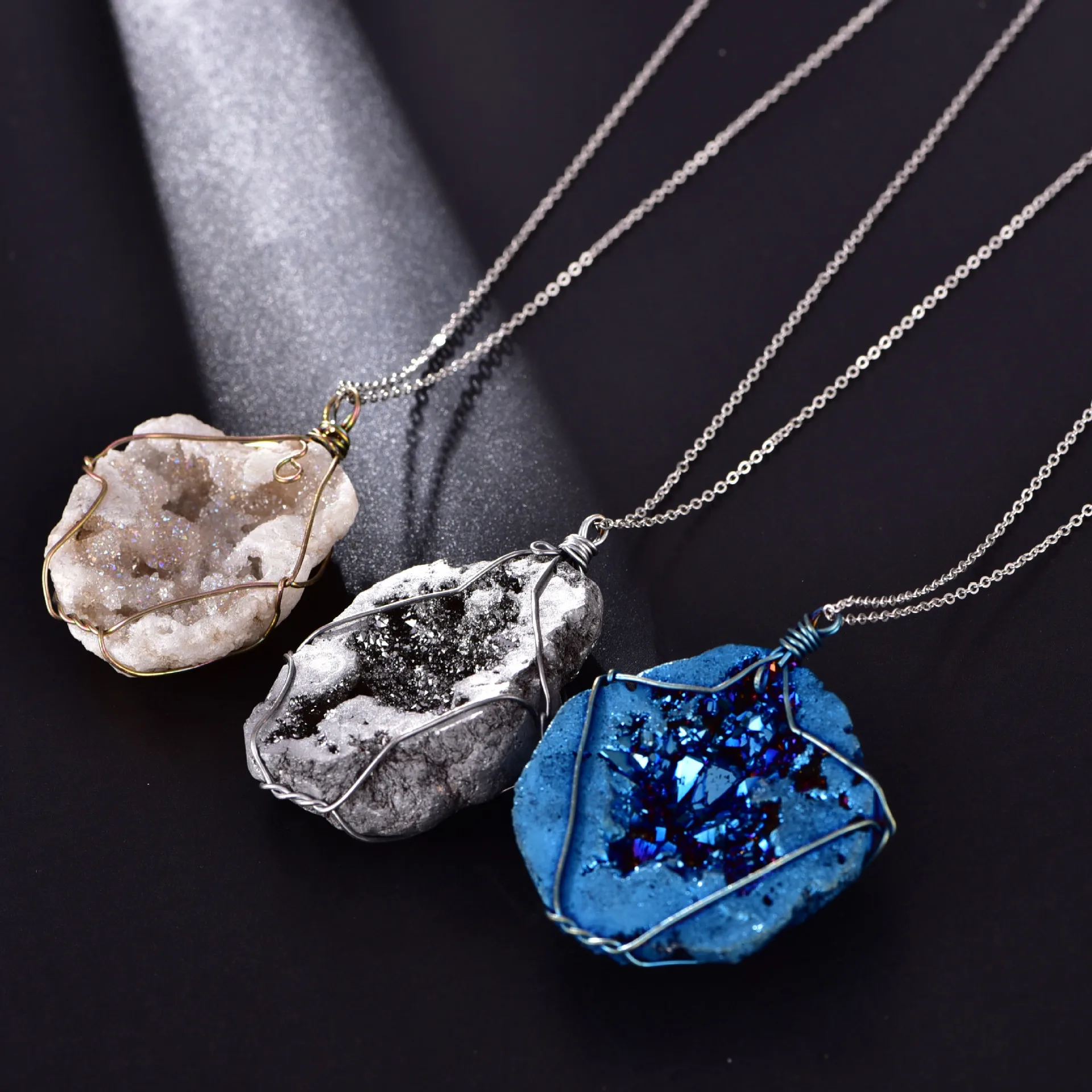 

Natural Healing Crystal Geode Pendant Necklace For Women Full Wire Wrap Unpolished Genuine Druzy Quartz Stone Necklace Gift 1pcs