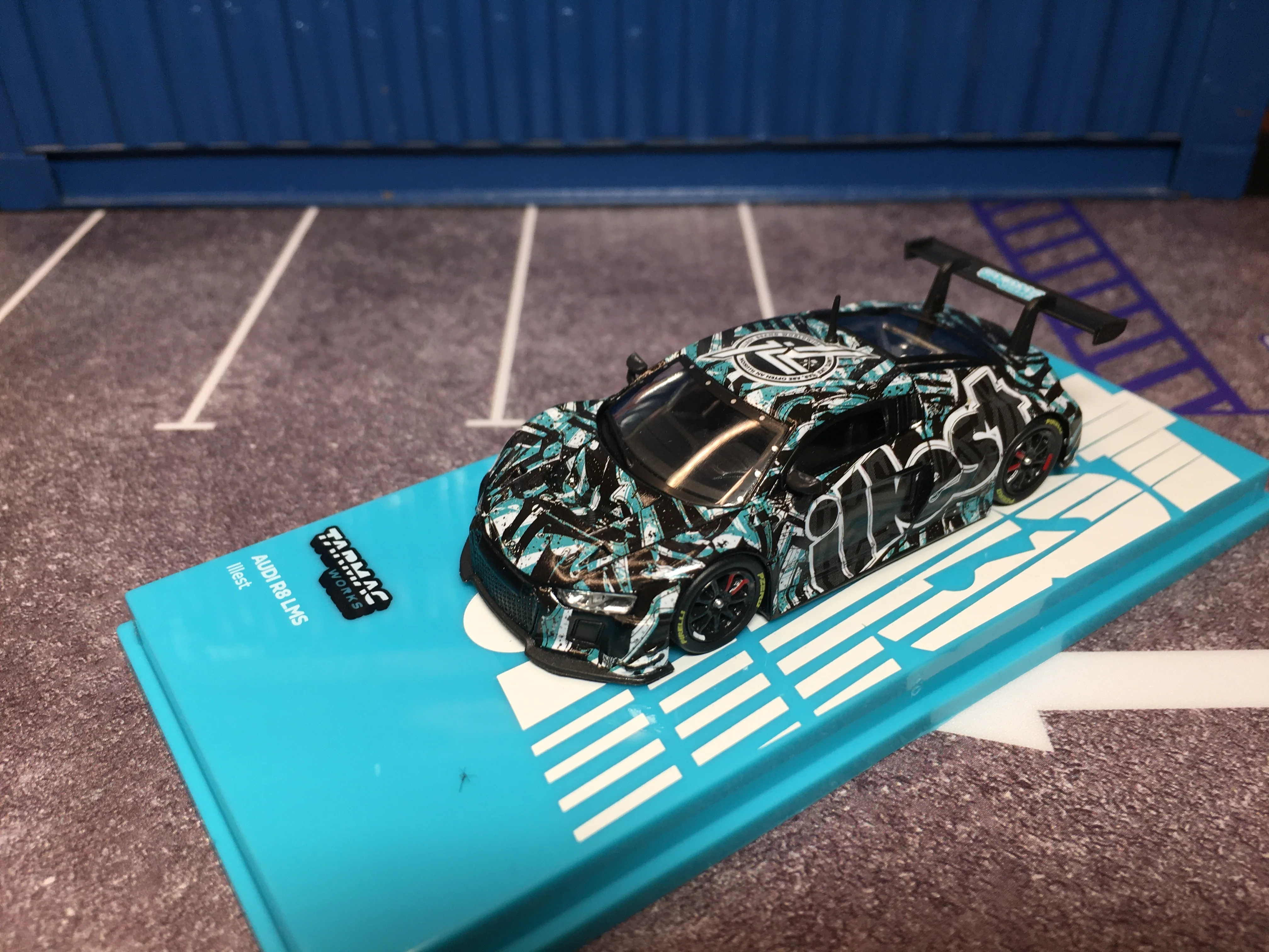 

Tarmac Works 1/64 R8 LMS illest Die Cast Model Car Collection Limited