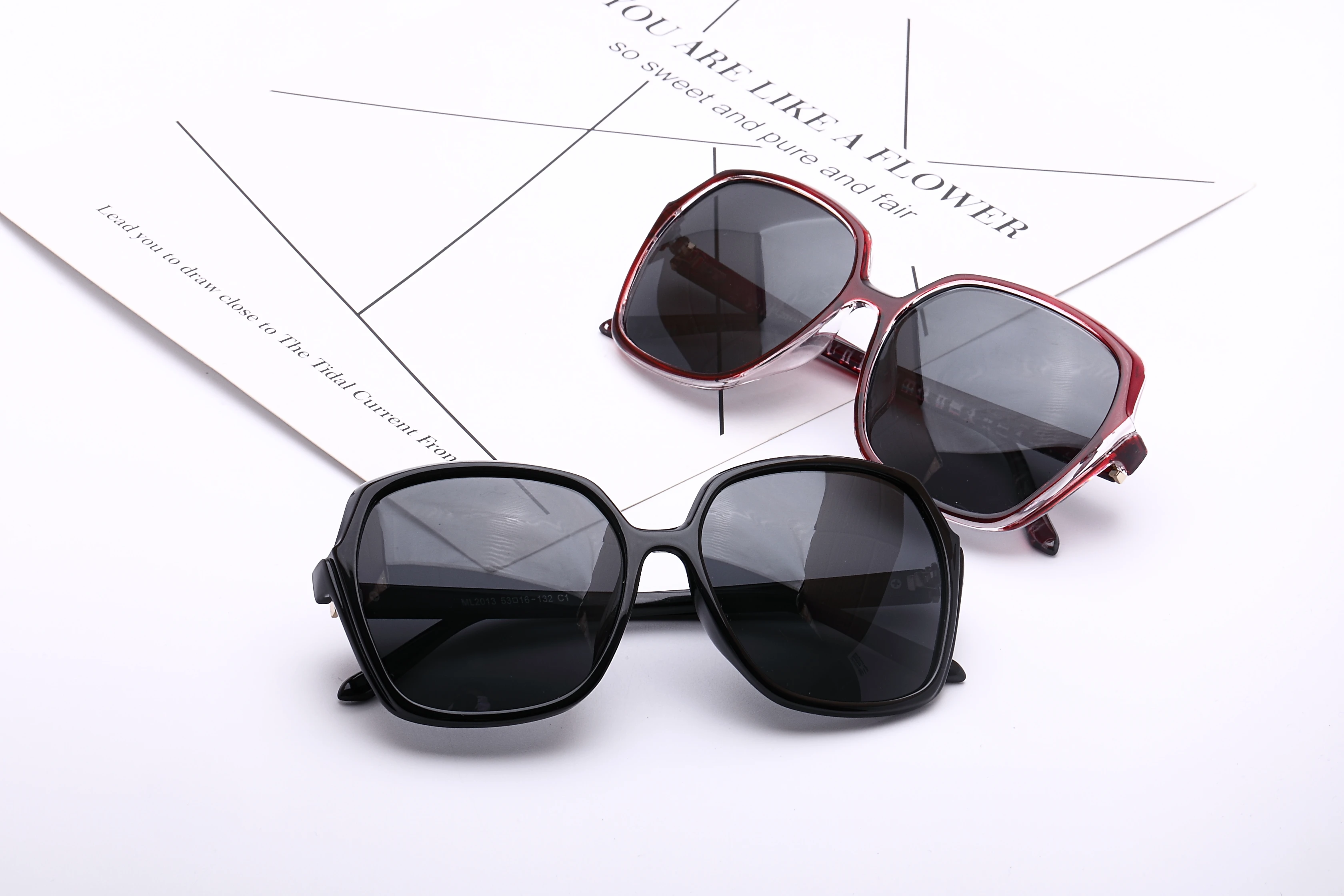 Очки солнцезащитные женские оверсайз классические брендовые дизайнерские